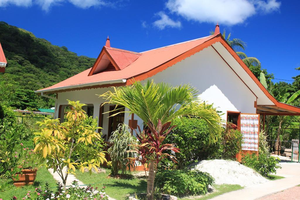 Veronic Self-Catering Guest House La Digue Exterior photo