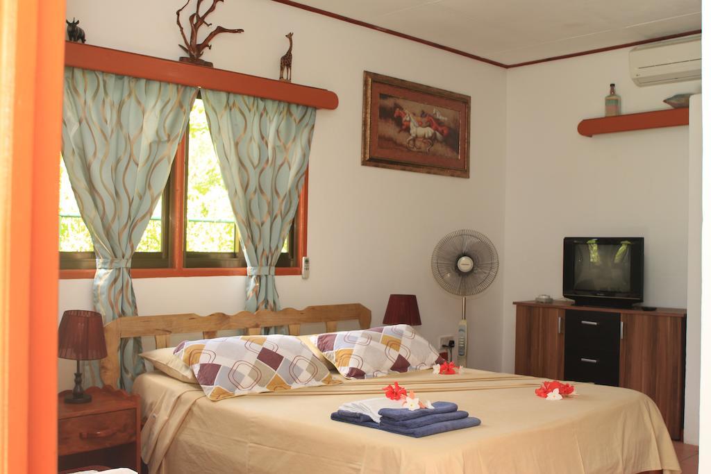 Veronic Self-Catering Guest House La Digue Room photo