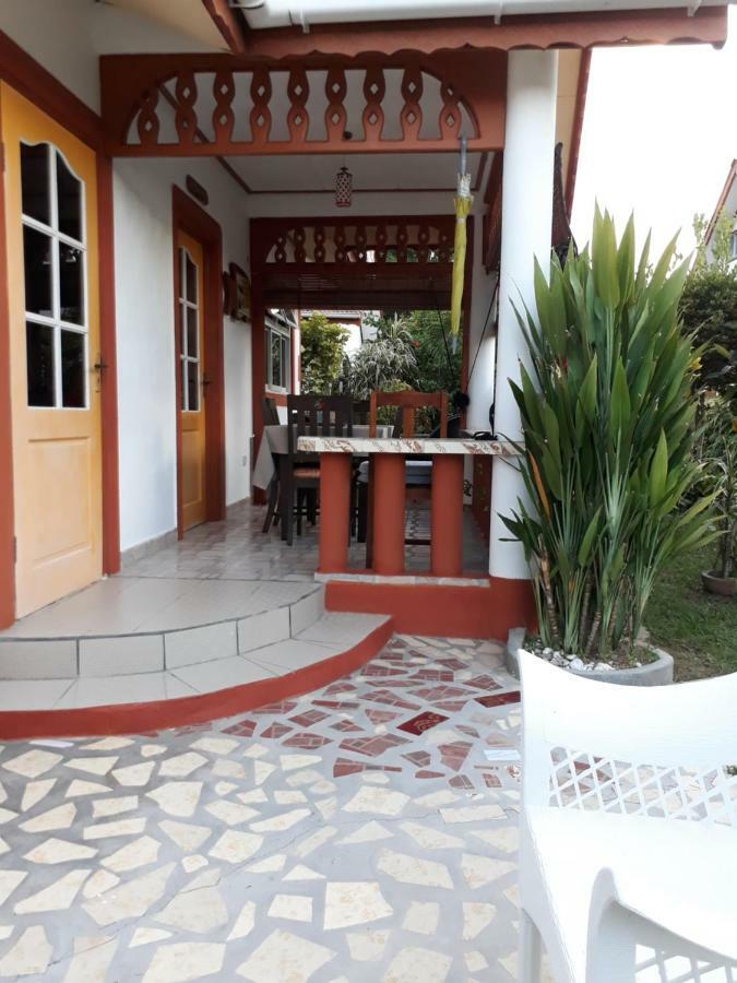 Veronic Self-Catering Guest House La Digue Exterior photo